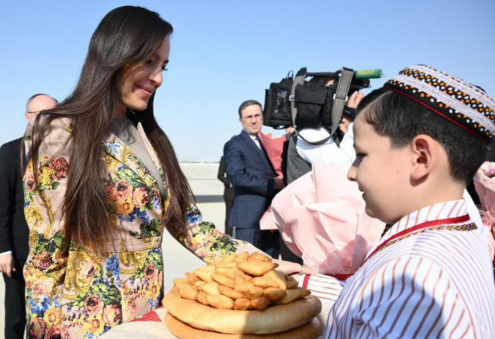 Leýla Aliýewa “Ene — tebigat” sergisine gatnaşmak üçin Aşgabada geldi