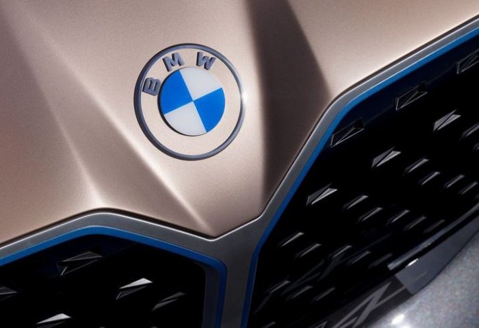 BMW Makes Changes in Its Iconic Logo