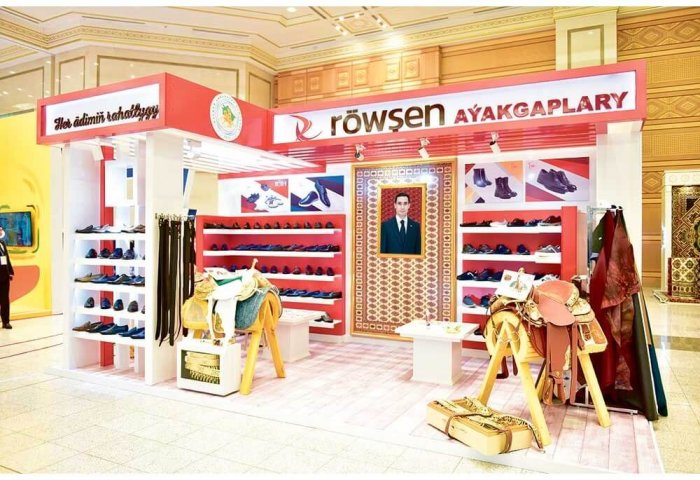 Туркменское предприятие "Röwşen" экспортировало в Россию первую партию зимней обуви