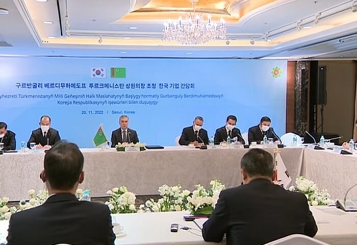 Gurbanguli Berdimuhamedov, Güney Kore’nin büyük şirketlerinin yöneticileriyle bir araya geldi