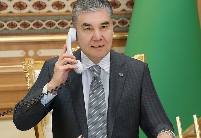 Gurbanguly Berdimuhamedow Özbegistanyň Prezidenti bilen telefon arkaly söhbetdeşlik geçirdi