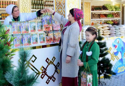 Türkmenistanda Täze ýylyň öňüsyrasynda 850 sany göçme söwda nokady açylar