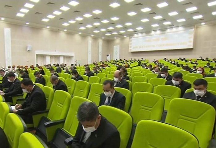 Türkmenistan'da Devlet Başkanı adayları seçmenlerle bir araya gelmeye devam ediyorlar