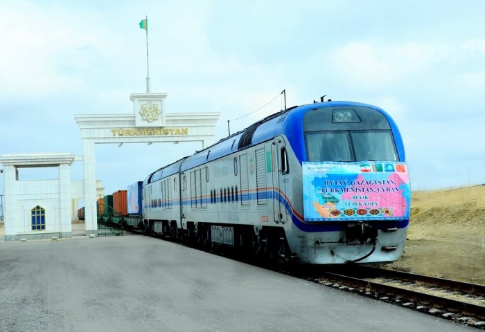 Kazakistan-Türkmenistan-İran demiryolu hattının önemine dikkat çekildi