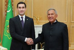 Serdar Berdimuhamedow Tatarystanyň Prezidentini doglan güni bilen gutlady