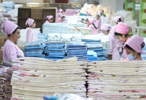 На Туркменабатской хлопкопрядильной фабрике произведено около 930 тонн хлопчатобумажной пряжи