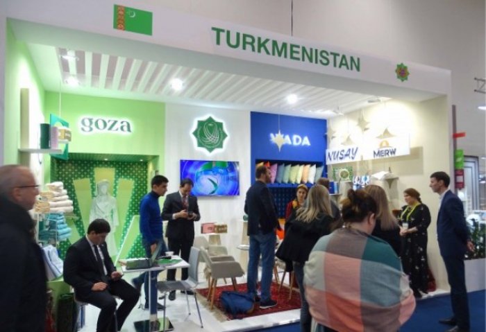 Туркменские текстильные изделия участвуют на выставке во Франкфурте