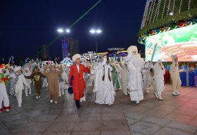 Turkmenistan’s Main New Year Tree Lights Up in Ashgabat