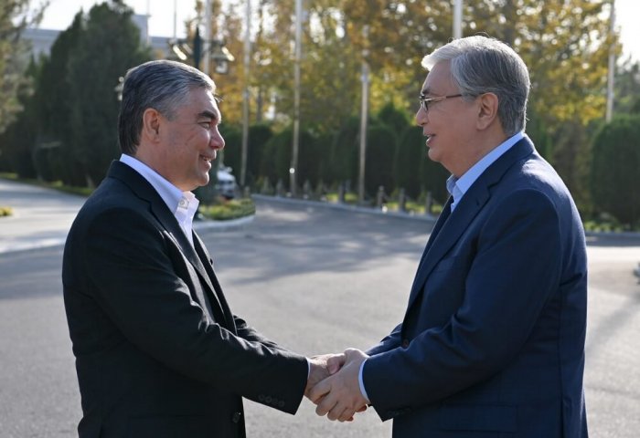 Kazakistan Devlet Başkanı, ziyaret için Türkmenistan’a geldi