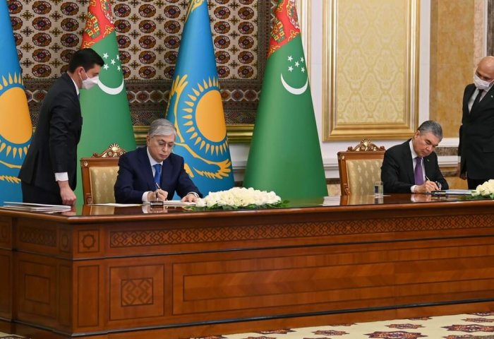 Turkmenistan, Kazakhstan Sign Documents on Bolstering Ties