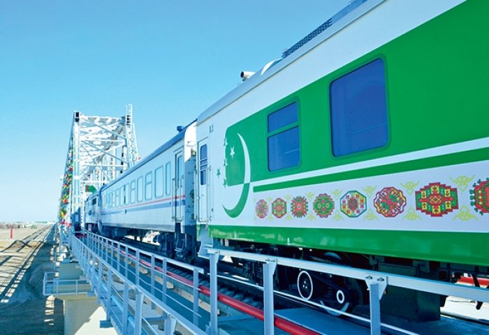 Глава МИД Туркменистана обсудил транзитные коридоры с коллегами по региону