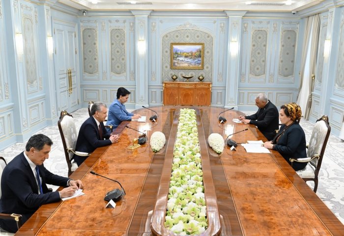 Uzbek President Stresses Importance of Expanding Inter-Parliamentary Ties With Turkmenistan