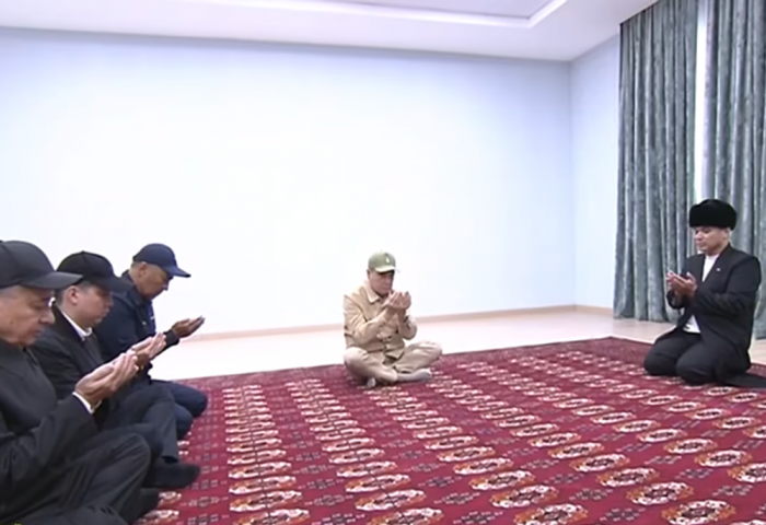 National Leader of Turkmen People Honors the Departed on Remembrance Day