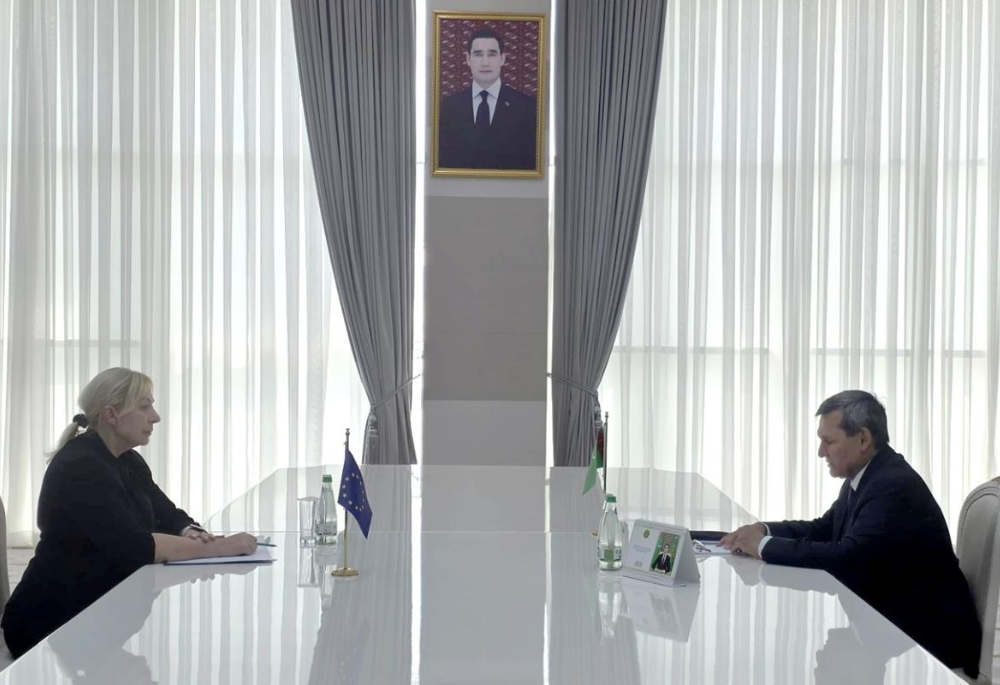 Türkmenistanyň Daşary işler ministri Raşid Meredowyň Ýewropa Bileleşiginiň Türkmenistandaky Ilçisi Beata Peksa bilen duşuşygy, 2026-njy ýylyň 12-nji awgusty, (Surat: Türkmenistanyň DIM-i)