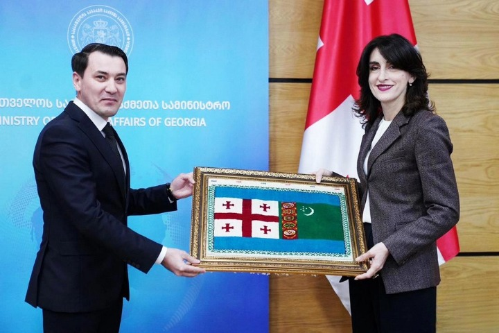 Встреча Посла Туркменистана в Грузии Довлетмырата Сейитмаммедова с Министром иностранных дел Грузии Макой Бочоришвили 24 января, 2025 г., Тбилиси, Грузия (Фото: Посольство Туркменистана в Грузии)