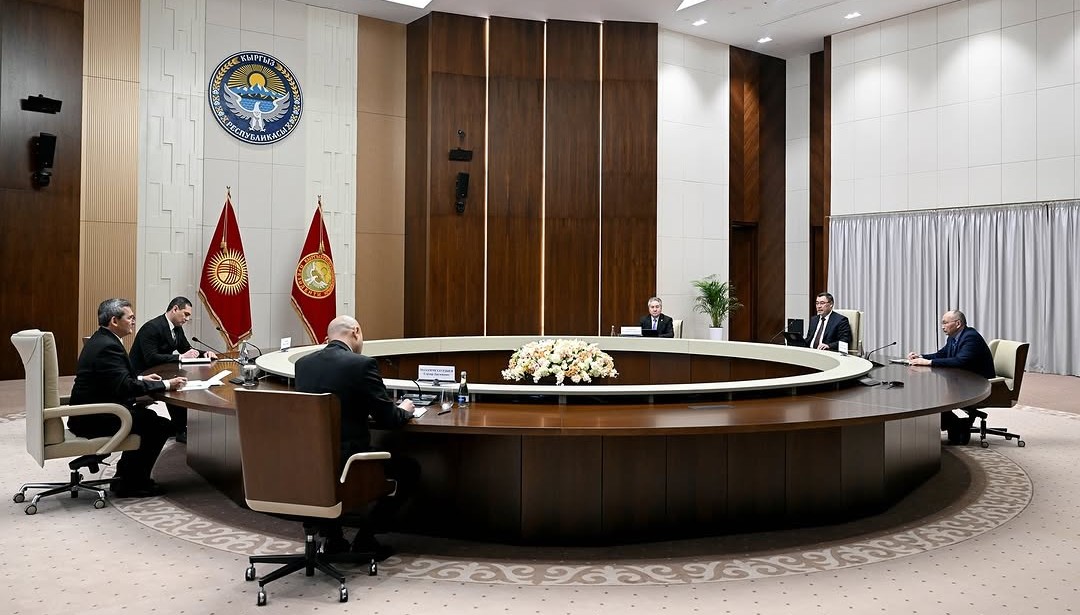 Встреча Президента Кыргызской Республики Садыра Жапарова с министром иностранных дел Туркменистана Рашидом Мередовым, 26 февраля, 2025 г., Бишкек, Кыргызстан (Фото: Посольство Туркменистана в Кыргызстане)