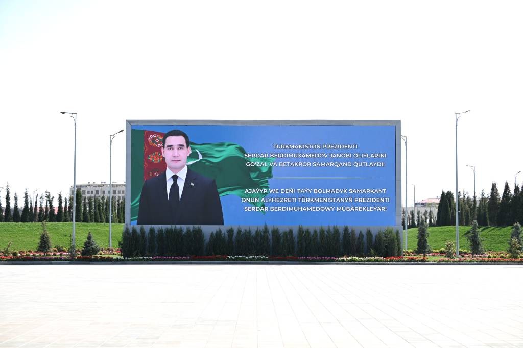 Президента Туркменистана приветствуют в Самарканде, Узбекистан, 3 апреля 2025 года (Фото: uza.uz).
