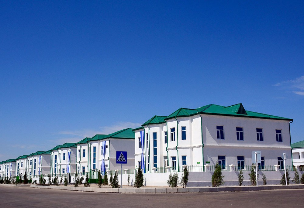 Daşoguz welaýatynyň Köneürgenç etrabyndaky Bitaraplyk şäherçesindäki kottejler toplumy, 2025-nji ýylyň 11‑nji sentýabry, Türkmenistan (Surat: TDH)