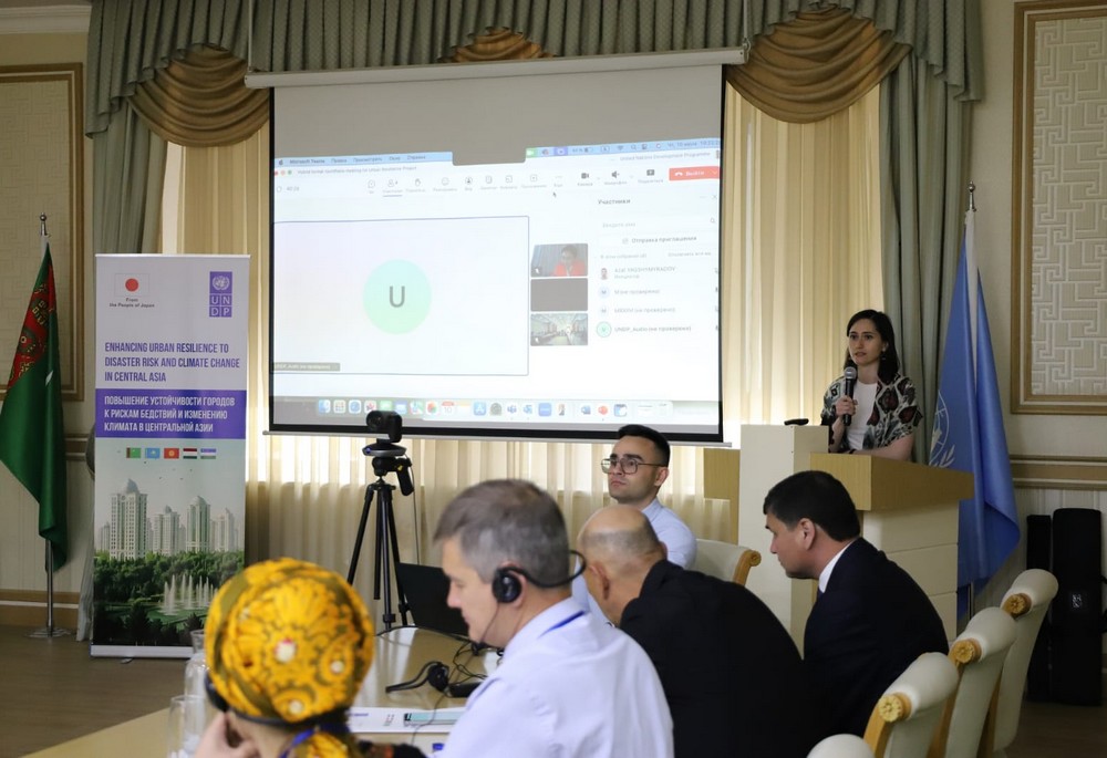 “Merkezi Aziýanyň şäherleriniň klimat üýtgemelerine we tebigy betbagtçylyklara garşy durnuklylygyny ýokarlandyrmak” sebitleýin taslamasy boýunça seminar, 2025-nji ýylyň 10–11-nji iýuly, Aşgabat, Türkmenistan (Surat: BMGÖM)