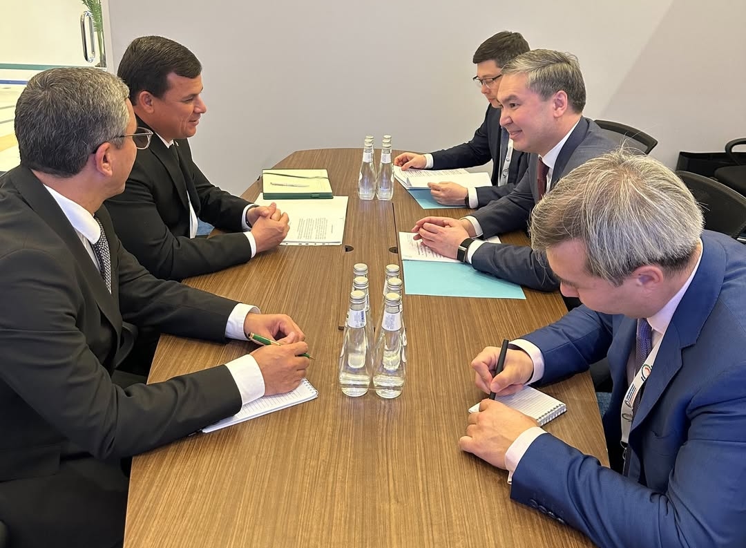 Toýguly Nurowyň Ýersaýyn Nagaspaýew bilen duşuşygy, 2025-nji ýylyň 23-27-njy noýabry, Er-Riýad, Saud Arabystany (Surat: Türkmenistanyň Saud Arabystandaky ilçihanasy)