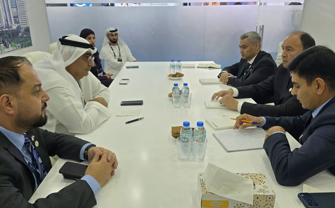 Встреча Гуванча Агаджанова с Абдулкаримом Аль Маазми, 4 ноября, 2025 г., Абу-Даби, ОАЭ (Фото: Посольство Туркменистана в ОАЭ)