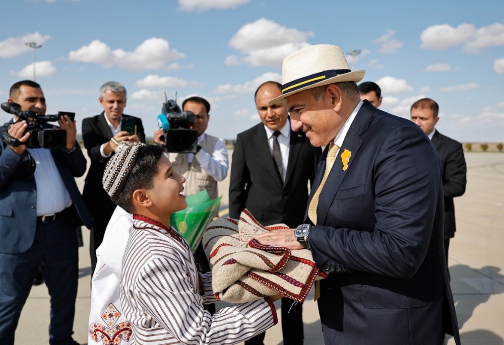 Armenian Prime Minister Nikol Pashinyan at Turkmenbashi International Airport, Oct. 8, 2026. (Photo: Press Service of the Prime Minister of Armenia)