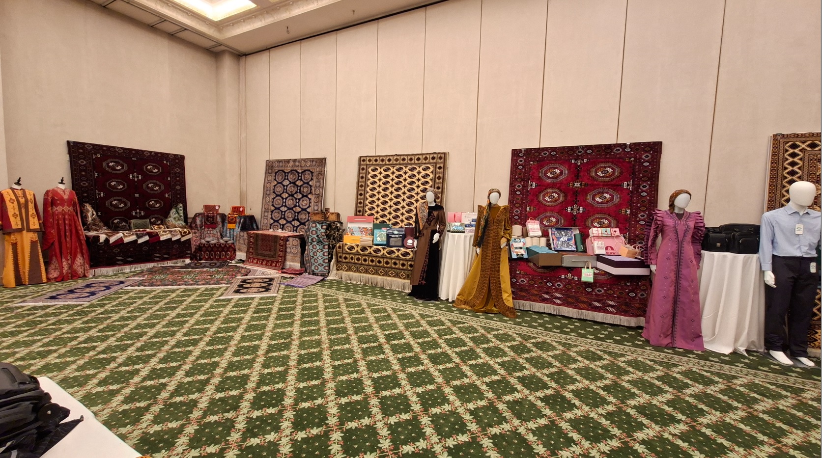 Türkmenistanda öndürilen önümleri tanyşdyrýan göçme sergi, 2025-nji ýylyň 24-nji oktýabry, Rim, Italiýa