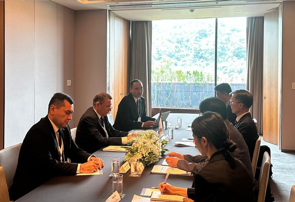 The Turkmen delegation meets with representatives of the South Korean side during its visit to the Republic of Korea (Photo: Embassy of Turkmenistan in the Republic of Korea)