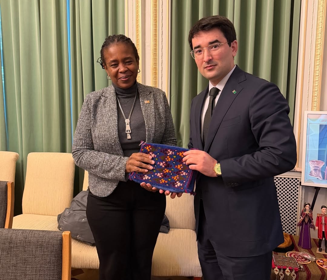 Sapar Palwanowyň Çinwe Ogbonna bilen duşuşygy, 2025-nji ýylyň 19-njy noýabry, Brýussel, Belgiýa (Surat: Türkmenistanyň Belgiýadaky ilçihanasy)