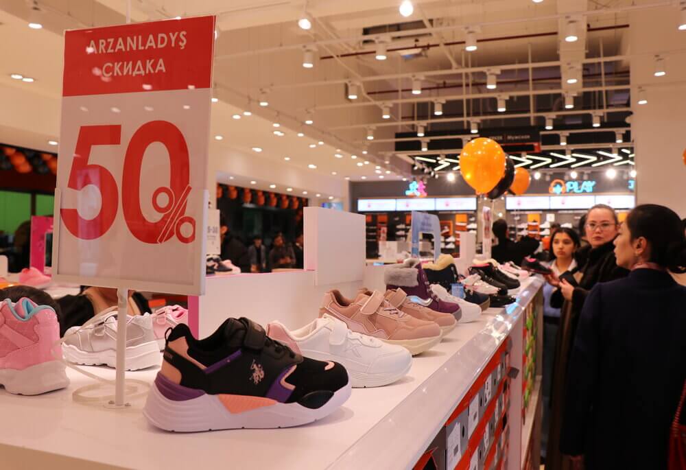 In honor of March 8, the FLO shoe store launched the “1 + 1” promotion |  Business